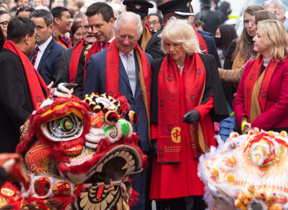 Le prince Charles, prince de Galles, et Camilla Parker Bowles, duchesse de Cornouailles, visitent Chinatown à l'occasion du Nouvel An lunaire à Londres, Royaume Uni, le 1er février 2022. 