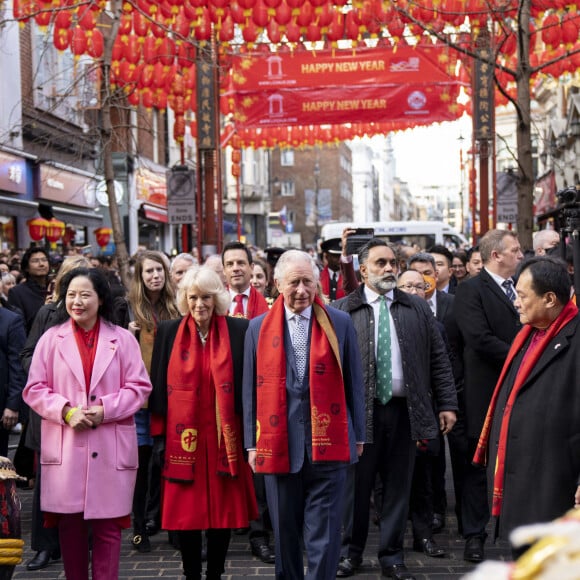 Le prince Charles, prince de Galles, et Camilla Parker Bowles, duchesse de Cornouailles, visitent Chinatown à l'occasion du Nouvel An lunaire à Londres, Royaume Uni, le 1er février 2022. 