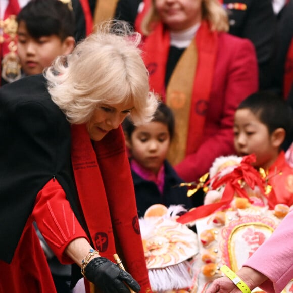 Le prince Charles, prince de Galles, et Camilla Parker Bowles, duchesse de Cornouailles, visitent Chinatown à l'occasion du Nouvel An lunaire à Londres, Royaume Uni, le 1er février 2022. 