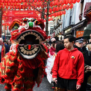 Le prince Charles, prince de Galles, et Camilla Parker Bowles, duchesse de Cornouailles, visitent Chinatown à l'occasion du Nouvel An lunaire à Londres, Royaume Uni, le 1er février 2022. 