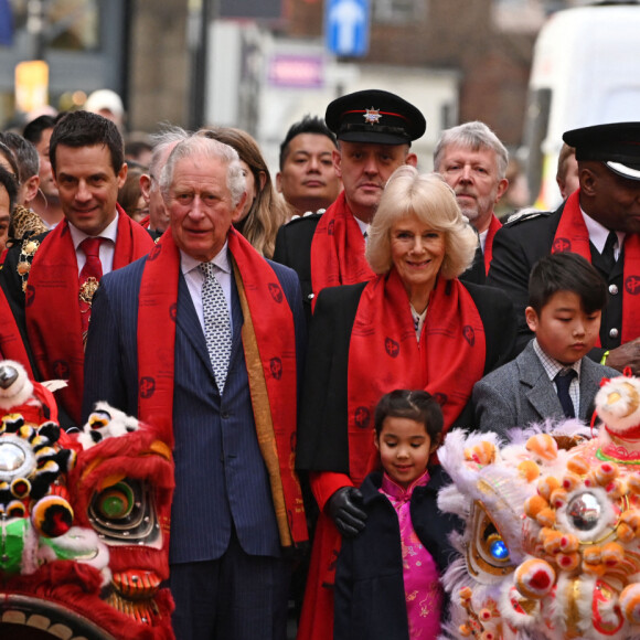 Le prince Charles, prince de Galles, et Camilla Parker Bowles, duchesse de Cornouailles, visitent Chinatown à l'occasion du Nouvel An lunaire à Londres, Royaume Uni, le 1er février 2022. 