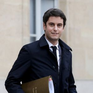 Gabriel Attal, Porte-parole du Gouvernement à la sortie du conseil des ministres, le 26 janvier 2022, au palais de l'Elysée, à Paris.