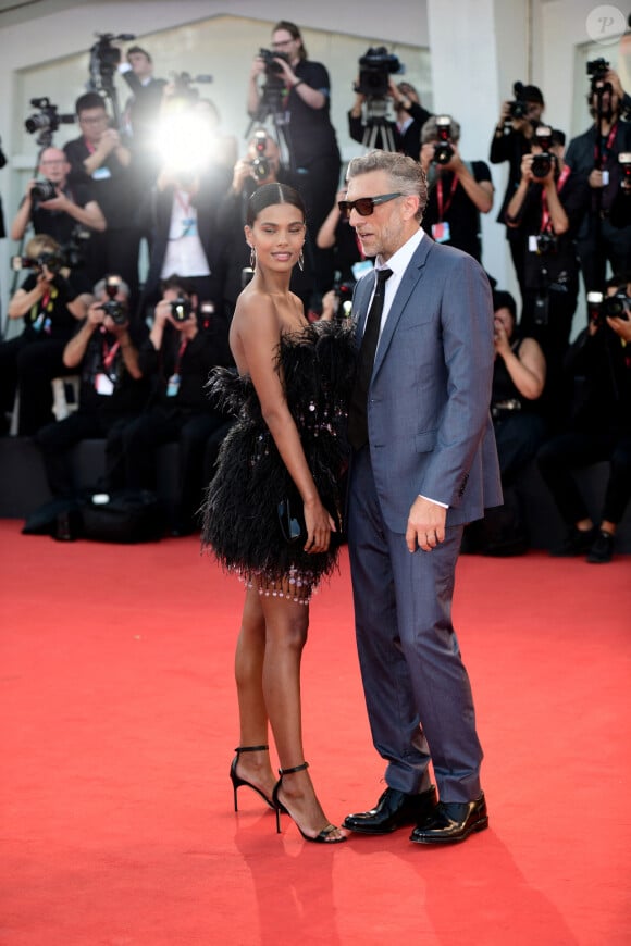 Vincent Cassel et sa femme Tina Kunakey - Red carpet pour le film "J'accuse!" lors du 76ème festival du film de venise, la Mostra le 30 août 2019. 