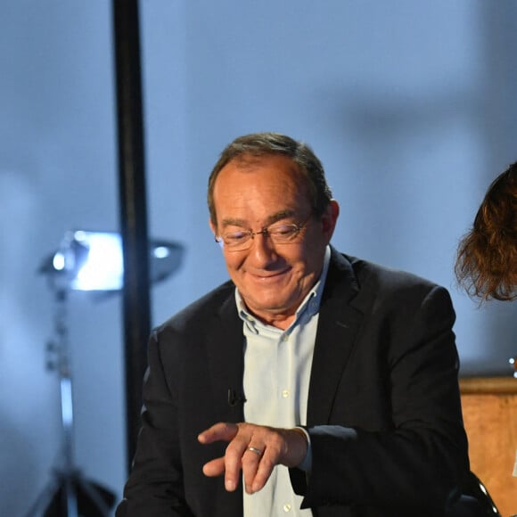 Jean-Pierre Pernaut et sa femme Nathalie Marquay - Jean-Pierre Pernaut et sa femme Nathalie Marquay lors de l'enregistrement de l'émission "Animaux Stars" le 23 novembre 2021, qui sera diffusée le 5 février 2022 sur la chaine Animaux. L'ancien présentateur du journal de 13h vient de révéler d'être atteint d'un cancer du poumon © Veeren/Bestimage 