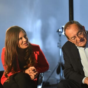 Jean-Pierre Pernaut et sa femme Nathalie Marquay - Jean-Pierre Pernaut et sa femme Nathalie Marquay lors de l'enregistrement de l'émission "Animaux Stars" le 23 novembre 2021, qui sera diffusée le 5 février 2022 sur la chaine Animaux. L'ancien présentateur du journal de 13h vient de révéler d'être atteint d'un cancer du poumon © Veeren/Bestimage 