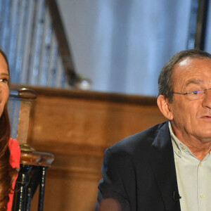 Jean-Pierre Pernaut et sa femme Nathalie Marquay - Jean-Pierre Pernaut et sa femme Nathalie Marquay lors de l'enregistrement de l'émission "Animaux Stars" le 23 novembre 2021, qui sera diffusée le 5 février 2022 sur la chaine Animaux. L'ancien présentateur du journal de 13h vient de révéler d'être atteint d'un cancer du poumon © Veeren/Bestimage 