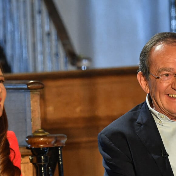 Jean-Pierre Pernaut et sa femme Nathalie Marquay - Jean-Pierre Pernaut et sa femme Nathalie Marquay lors de l'enregistrement de l'émission "Animaux Stars" le 23 novembre 2021, qui sera diffusée le 5 février 2022 sur la chaine Animaux. L'ancien présentateur du journal de 13h vient de révéler d'être atteint d'un cancer du poumon © Veeren/Bestimage 