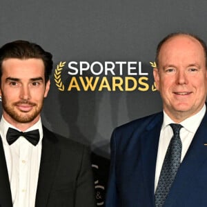 Kevin Rolland et le prince Albert II Monaco durant la soirée de la 32ème édition des Sportel Awards 2021 au Grimaldi Forum à Monaco. Placé sous la présidence d'honneur du prince Albert II de Monaco, le Sportel Awards est avant tout une compétition internationale ayant pour but de récompenser les meilleures séquences sportives télévisuellle de l'année écoulée. © Bruno Bebert/Bestimage