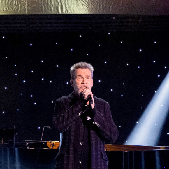 Exclusif -  Florent Pagny, chant et Thomas Enhco, Piano (PAGNY &x2013; L'avenir) - Enregistrement de l'émission "Symphonie pour la vie, Spéciale Pièces Jaunes" aux Folies Grüss à Paris, diffusée le 4 février sur France 3. Le 12 janvier 2022 © Cyril Moreau / Bestimage