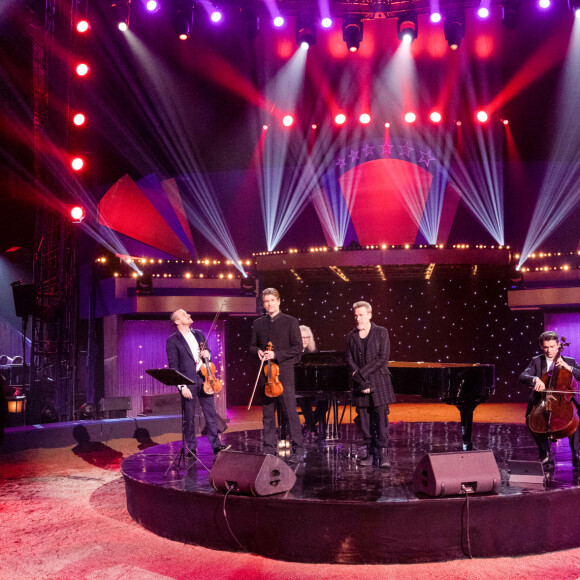 Exclusif -  Florent Pagny - Enregistrement de l'émission "Symphonie pour la vie, Spéciale Pièces Jaunes" aux Folies Grüss à Paris, diffusée le 4 février sur France 3. Le 12 janvier 2022 © Cyril Moreau / Bestimage