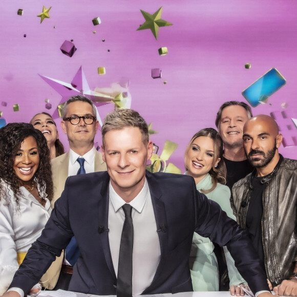 Info - Hugo Manos, compagnon de L. Ruquier, sur le plateau de l'émission "TPMP People" - Exclusif - Laurent Fontaine, Ludivine Retory, April Benayoum, Guillaume Frisquet, Matthieu Delormeau, Fiona Deshayes, Jean-Michel Maire, Florian Anselme, Hugo Manos (compagnon de L.Ruquier) - Sur le plateau de l'émission TPMP (Touche pas à mon poste) People nouvelle version, présentée par M. Delormeau et ses chroniqueurs, enregistrée à Paris le 28/01/2022 et diffusée samedi 29/01/2022 sur C8 à 19h10 - Paris le 28/01/2022- © Jack Tribeca / Bestimage 