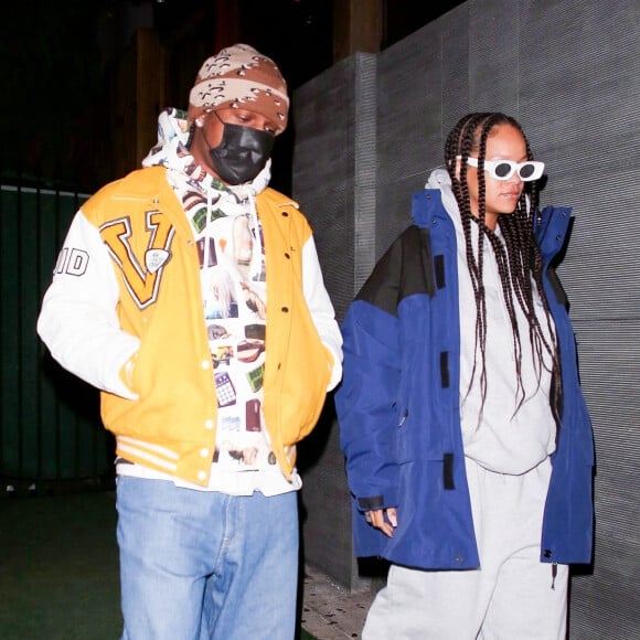 Exclusif - Rihanna et son compagnon ASAP Rocky vont dîner au Nobu de West Hollywood, Los Angeles, Californie, Etats-Unis, le 10 janvier 2022.