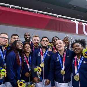 Teddy Riner / Clarisse Agbegnenou / Axel Clerge / Romane Dicko / Sarah Leonie Cysique / Guillaume Chaine / Amandine Buchard / Alexandre Iddir / Kilian Le Blouch / Margaux Pinot en facetime avec Emmanuel Macron - President de la Republique francaise - Judo : Tournoi par équipe - Finale France vs Japon - Jeux Olympiques - Tokyo le 31 juillet 2021 © JB Autissier / JO Tokyo / Panoramic / Bestimage