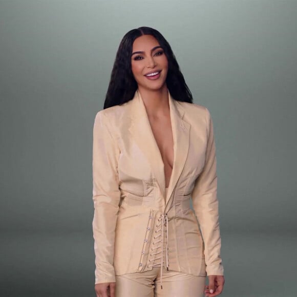 La plateforme de streaming Hulu a célébré l'arrivée de 2022 avec un court teaser de sa prochaine série non scénarisée The Kardashians. Ce nouveau programme de téléréalité mettant en scène la famille Kardashian-Jenner sera proposé en France sur la plateforme Disney+ au sein de son univers Star Originals.