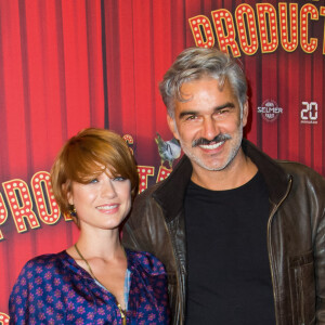 François Vincentelli et sa compagne Alice Dufour (enceinte) - Première de la pièce "Les producteurs" au Théâtre de Paris. Le 2 décembre 2021. © Christophe Clovis / Bestimage