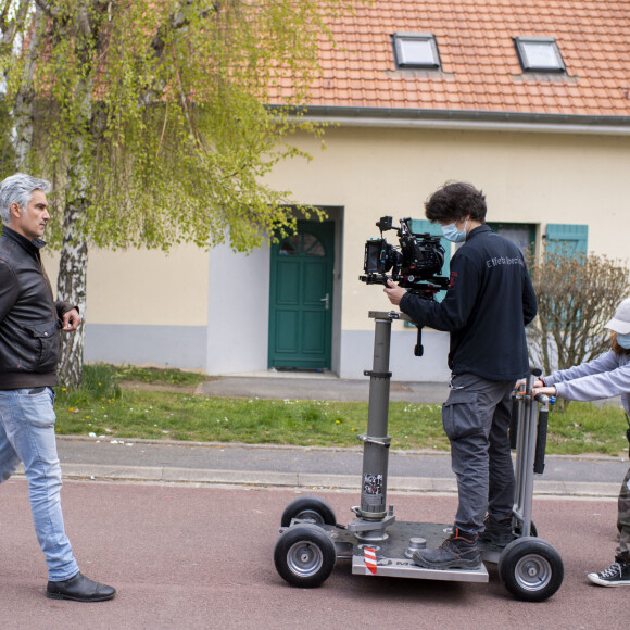 François Vincentelli sur le tournage d'un court-métrage pour la Fondation "Action Enfance" à Soissons. Le 18 avril 2021. © Pierre Perusseau / Bestimage