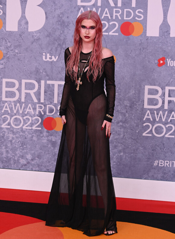 Abby Roberts assiste à la cérémonie des Brit Awards 2022 à l'O2 Arena. Londres, le 8 février 2022.
