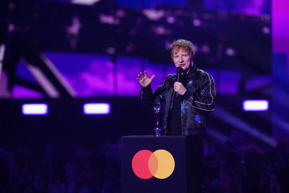 Ed Sheeran lors de la cérémonie des Brit Awards 2022 à l'O2 Arena à Londres, le 8 février 2022.
