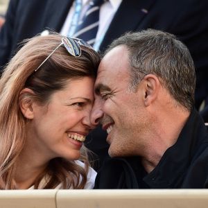 Nikos Aliagas et sa femme Tina dans les tribunes lors des internationaux de tennis de Roland Garros à Paris, France, le 31 mai 2019. © Jean-Baptiste Autissier/Panoramic/Bestimage