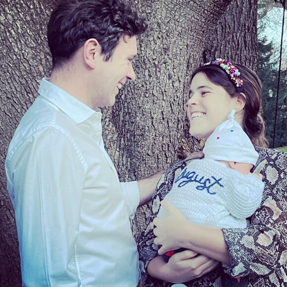 La princesse Eugenie, son mari Jack Brooksbank et leur fils August. Une photo à trois dévoilée sur Instagram en mars 2021.