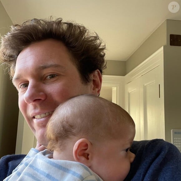 Jack Brooksbank et son fils August, né de son mariage avec la princesse Eugenie. Photo dévoilée sur Instagram en juin 2021.