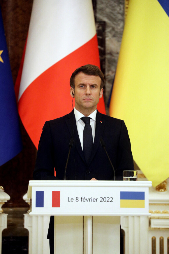 Le président ukrainien et le président de la République française, Emmanuel Macron donnent une conférence de presse conjointe à l'issue de leur rencontre au Palais Mariyinsky à Kiev, Ukraine, le 8 février 2022. © Dominique Jacovides/Bestimage 