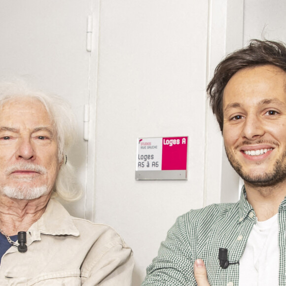 Exclusif - Hugues Aufray et Vianney Bureau - Backstage de l'enregistrement de l'émission "On est presque en direct" (OEED) présentée par L. Ruquier et diffusée sur France 2 le 7 novembre 2020. © Jack Tribeca / Bestimage