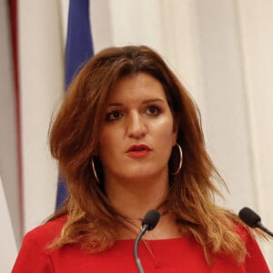 La ministre déléguée à la Citoyenneté, Marlène Schiappa, rend hommage à Renée Périni-Pagès lors d'une célébration à l'hôtel Beauvau à Paris, France, le 10 décembre 2021. © Aurélien Morissard/Panoramic