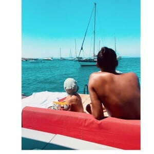 Stromae, sa femme Coralie et leur fils dont on ne connait pas le visage. @ Instagram / Coralie Barbier