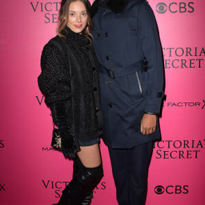 Le chanteur Stromae (nouvelle coupe de cheveux) et sa femme Coralie Barbier lors du photocall du Victoria's Secret Fashion 2016 au Grand Palais à Paris, France, le 30novembre 2016. © BOV/Bestimage 