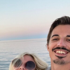 Flavie Flament et son fils Antoine prennent la pose en duo sur Instagram.