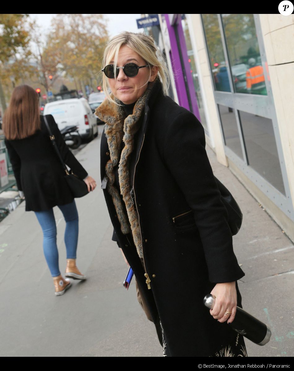 Exclusif - Flavie Flament quitte les studios RTL à Paris, le 2 décembre 2019. © Jonathan Rebboah / Panoramic / Bestimage