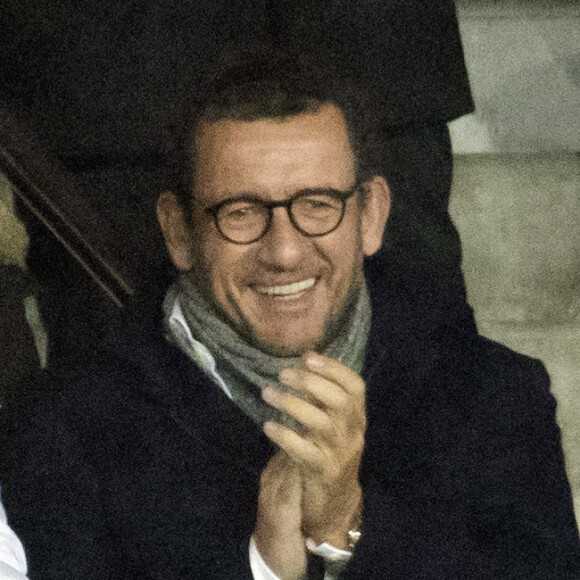 Dany Boon et ses fils assistent à la huitième de finale aller de la Ligue des champions entre le PSG et le Real Madrid au Parc des Princes à Paris.