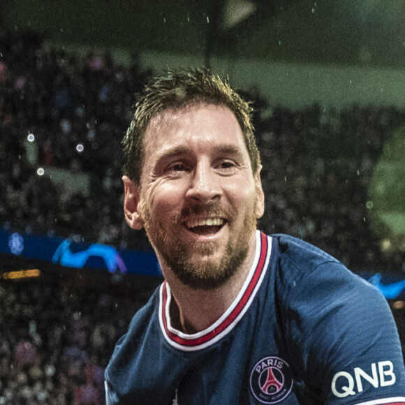 Lionel Messi - Kylian Mbappé célèbre son but lors de la huitième de finale aller de la Ligue des champions entre le PSG et le Real Madrid au Parc des Princes à Paris le 15 février 2022. © Cyril Moreau/Bestimage