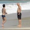 A l'heure où la France claque des dents sous les températures hivernales, Marc Jacobs et son mari Lorenzo Martone profitent de la plage ensoleillée de St-Barthélemy, le 5 janvier 2010.