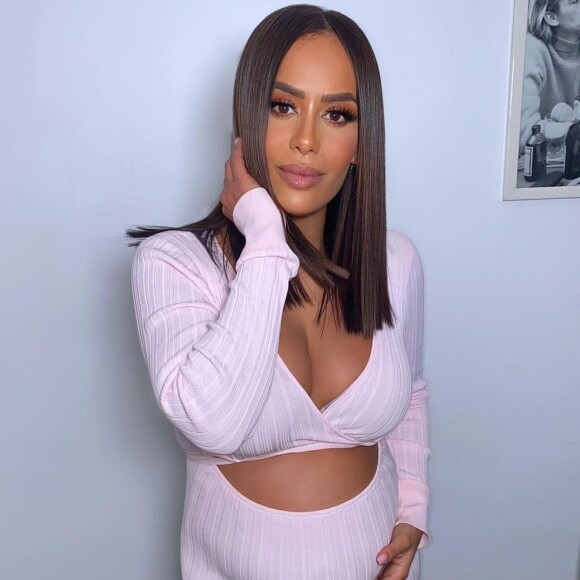 Amel Bent (enceinte) sur Instagram.