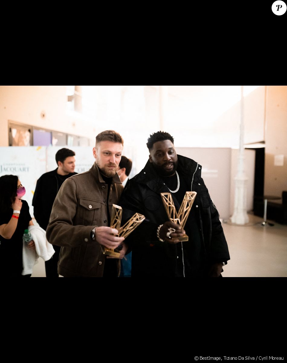 Exclusif - Skread et Ablaye (staff Orelsan) en backstage lors la 37ème cérémonie des Victoires de la musique à la Seine musicale de Boulogne-Billancourt, le 11 février 2022. © Tiziano Da Silva / Cyril Moreau / Bestimage