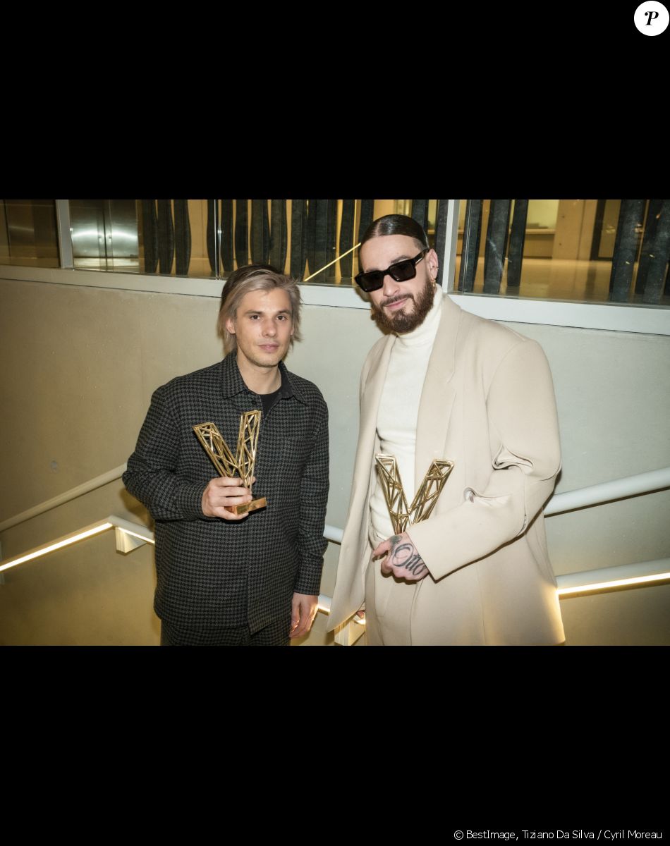 Exclusif - Orelsan (Création audiovisuelle de l'année pour "Montre jamais ça à personne" - Artiste masculin de l'année et Chanson originale de l'année pour "L'odeur de l'essence") et SCH (Album le plus streamé de l'année) en backstage lors la 37ème cérémonie des Victoires de la musique à la Seine musicale de Boulogne-Billancourt, le 11 février 2022. © Cyril Moreau / Tiziano Da Silva / Bestimage