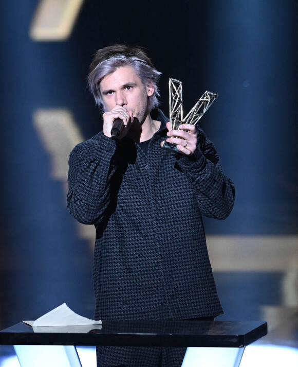 Orelsan (Création audiovisuelle de l'année pour "Montre jamais ça à personne" - Artiste masculin de l'année et Chanson originale de l'année pour "L'odeur de l'essence") lors de la 37ème cérémonie des Victoires de la musique à la Seine musicale de Boulogne-Billancourt, le 11 février 2022. © Guirec Coadic/Bestimage 