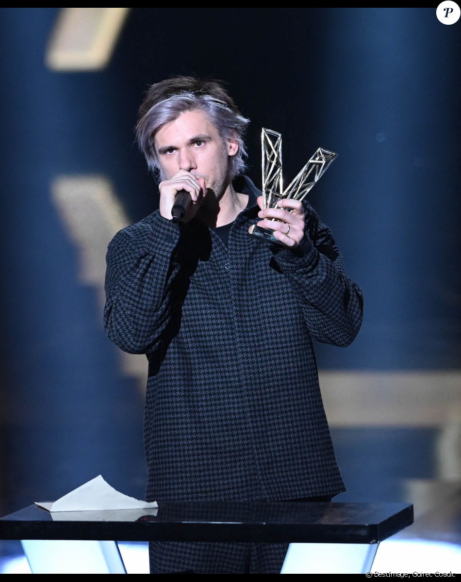 Orelsan (Création audiovisuelle de l'année pour "Montre jamais ça à personne" - Artiste masculin de l'année et Chanson originale de l'année pour "L'odeur de l'essence") lors de la 37ème cérémonie des Victoires de la musique à la Seine musicale de Boulogne-Billancourt, le 11 février 2022. © Guirec Coadic/Bestimage