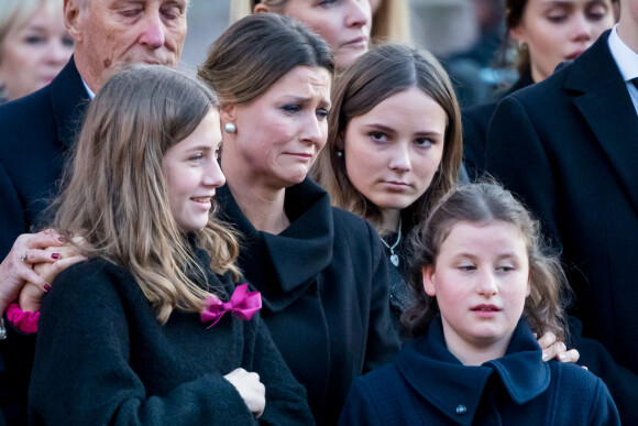 Martha Louise de Norvège et ses filles aux obsèques d'Ari Behn