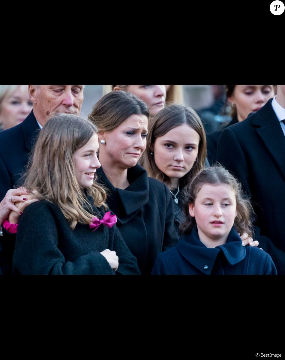 Martha Louise de Norvège et ses filles aux obsèques d'Ari Behn