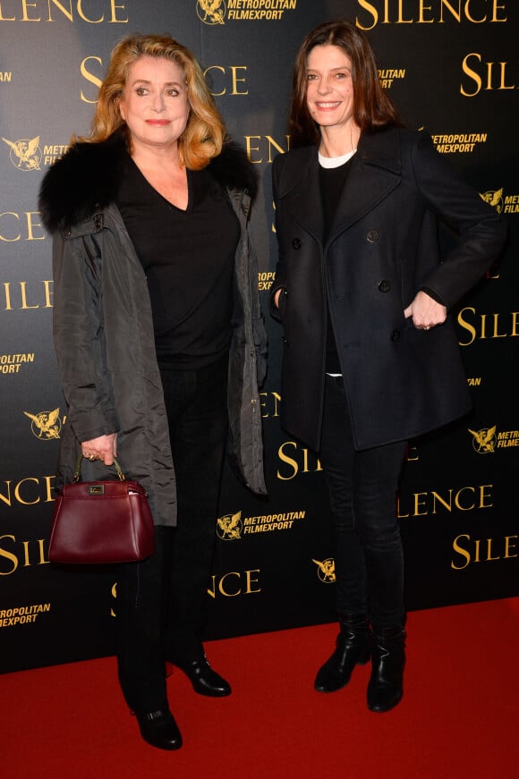Catherine Deneuve et sa fille Chiara Mastroianni à l'avant-première de "Silence" au musée Guimet à Paris, le 12 Janvier 2017. © Guirec Coadic/Bestimage 