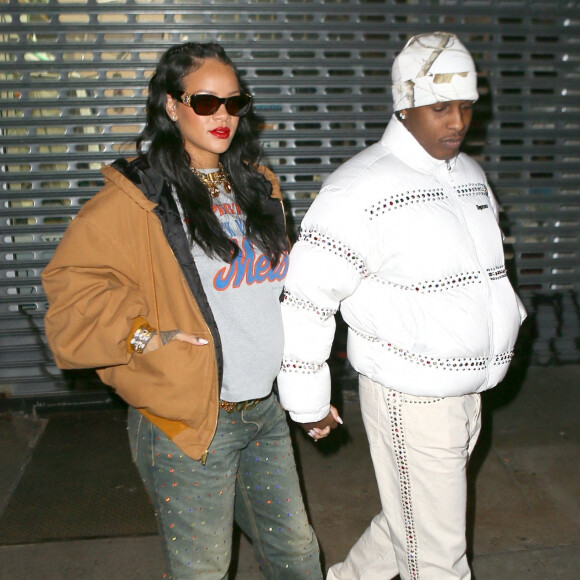 Rihanna, enceinte, et son compagnon A$AP Rocky sont allés dîner au restaurant italien Carbone à New York, le 18 février 2022.