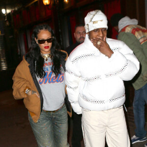 Rihanna, enceinte, et son compagnon A$AP Rocky sont allés dîner au restaurant italien Carbone à New York, le 18 février 2022.