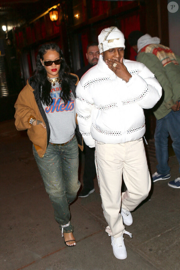 Rihanna, enceinte, et son compagnon A$AP Rocky sont allés dîner au restaurant italien Carbone à New York, le 18 février 2022.