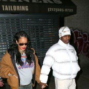 Rihanna, enceinte, et son compagnon A$AP Rocky sont allés dîner au restaurant italien Carbone à New York, le 18 février 2022.