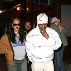 Rihanna, enceinte, et son compagnon A$AP Rocky sont allés dîner au restaurant italien Carbone à New York, le 18 février 2022.