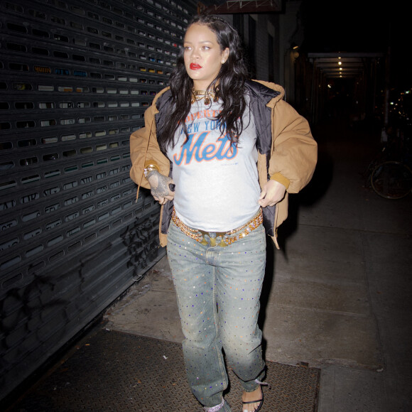 Rihanna, enceinte, a dîné au restaurant italien Carbone avec son compagnon A$AP Rocky. New York, le 18 février 2022.