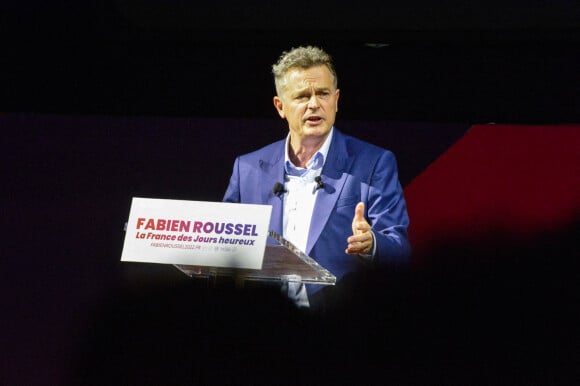 Fabien Roussel - Le candidat à l'élection présidentielle de 2022 du Parti Communiste Français (PCF) en meeting à Montreuil. Le 16 février 2022